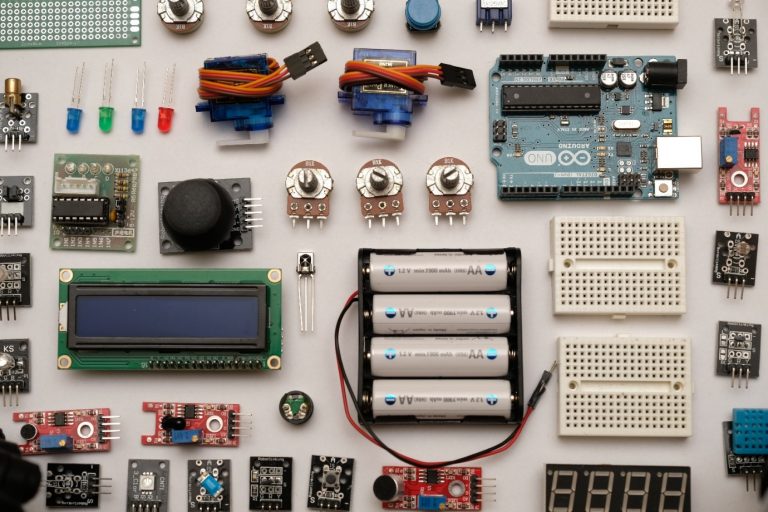Une image contenant Ingénierie électronique, Appareils électroniques, Composant de circuit, Composant de circuit passif Description générée automatiquement