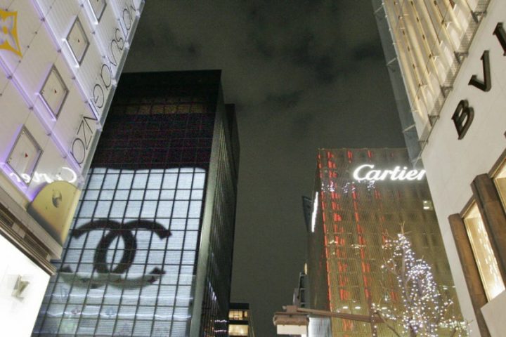 Une image contenant bâtiment, architecture, fenêtre, art Description générée automatiquement