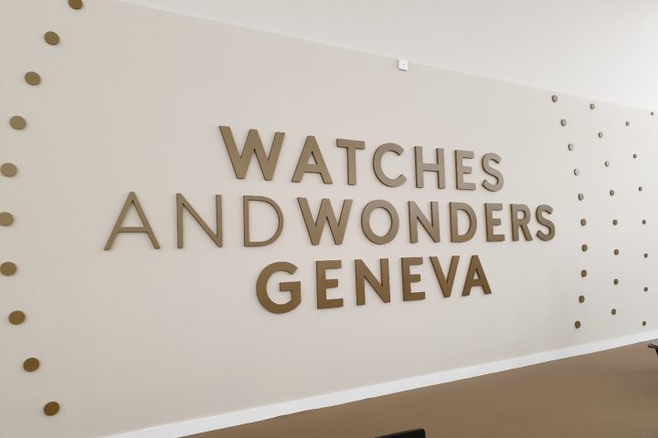 Une image contenant texte, mur, conception, Rectangle Description générée automatiquement