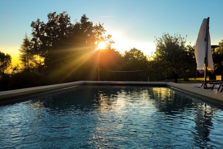 Une image contenant plein air, ciel, eau, lac Description générée automatiquement