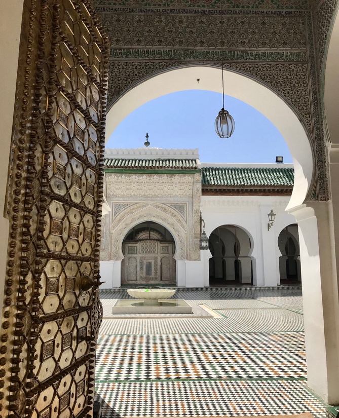 A door open to a courtyard

AI-generated content may be incorrect.