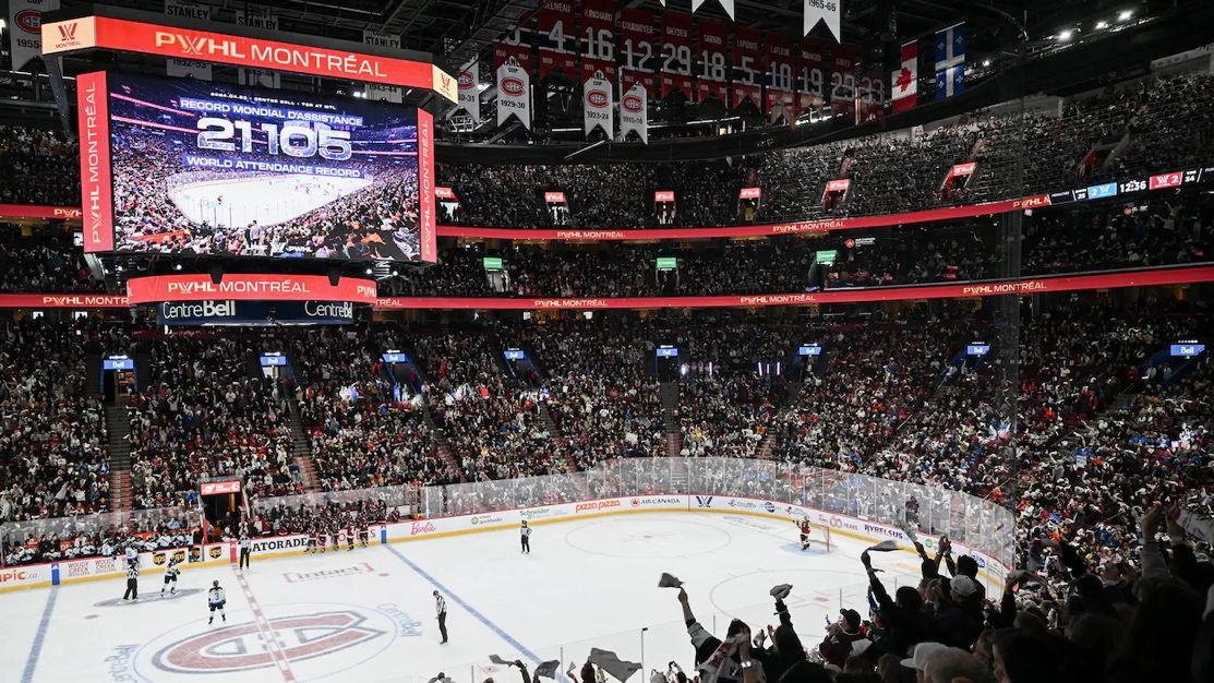 Salle comble au Centre Bell, Montréal bat le record d'assistance en hockey  féminin | Radio-Canada